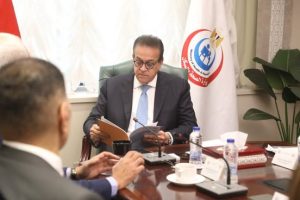 وزير الصحة يجتمع بوفد شركة جمجوم لتوطين صناعة الدواء