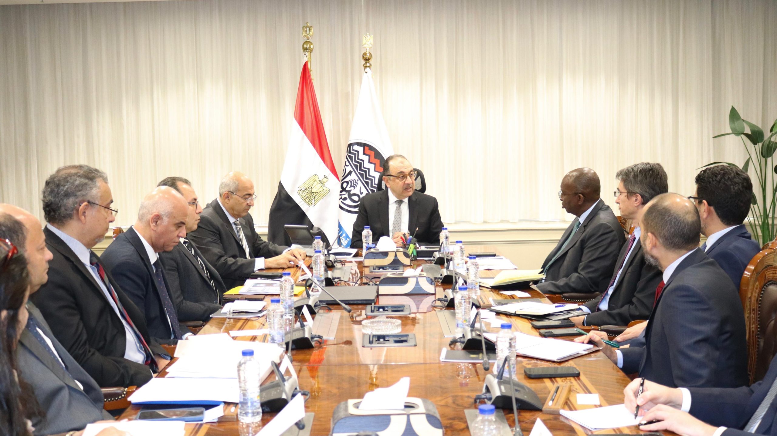 وزير قطاع الأعمال يستقبل وفدًا رفيع المستوى من مجموعة البنك الدولي لبحث تعزيز التعاون المشترك