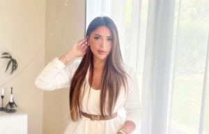 سارة سلامة تبهر متابعيها بإطلالة أنيقة بفستان أبيض على إنستجرام