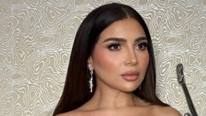 إطلالة كاجوال لمي عز الدين تخطف أنظار جمهورها على «فيسبوك»