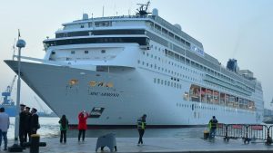 تفشي فيروس خطير على متن سفينة سياحية حول العالم