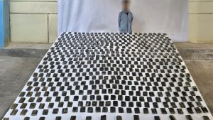 مصرع عنصر جنائي وضبط مخدرات وأسلحة بـ77 مليون جنيه بسوهاج