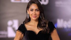 إنجي كيوان تتألق على السجادة الحمراء في مهرجان “الأفضل 2025”