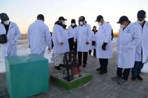 وزير الكهرباء يزور منجم للخامات ومصنع لاستخلاص العناصر الاستراتيجية بمقاطعة منغوليا بالصين