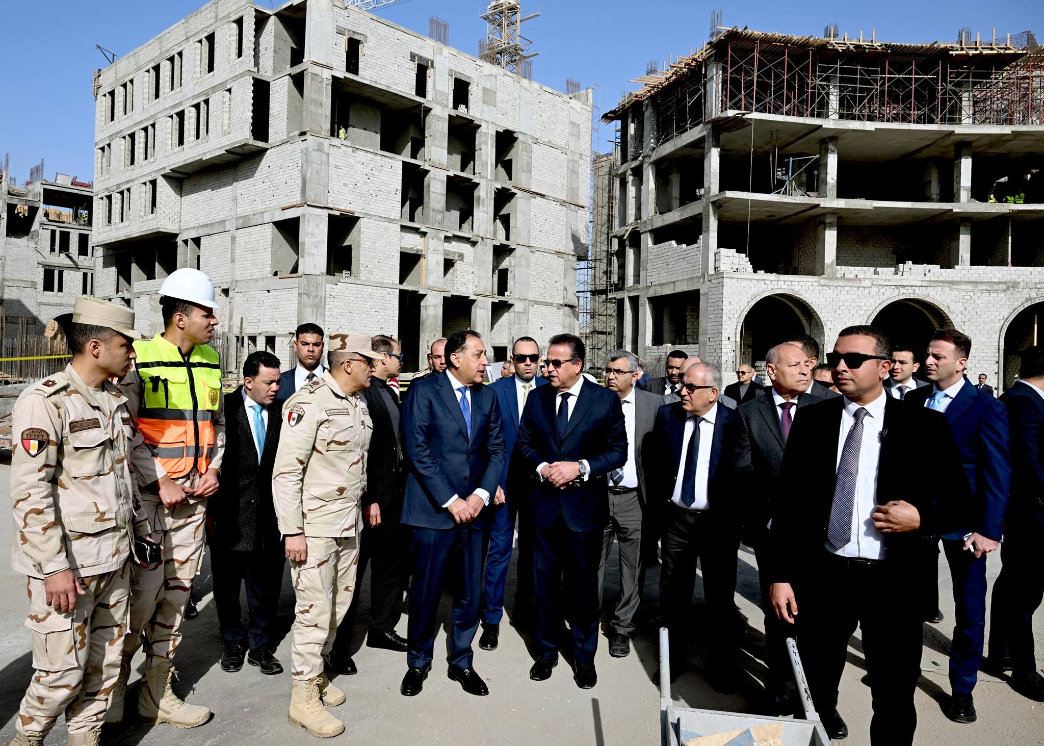 مدبولي يتفقد مشروعات صحية جديدة بشراكات عالمية