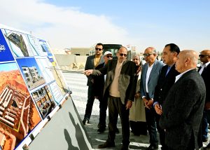 رئيس الوزراء يصل إلى الموقف الإقليمي بمدينة المنيا الجديدة