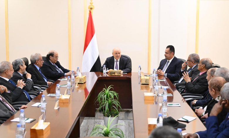 العليمي: القرارات الأخيرة أتت لضمان السيادة والاستقرار في اليمن