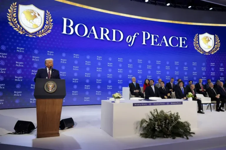 ترامب يعلن من دافوس إطلاق مجلس السلام في غزة وبداية مرحلة استقرار جديدة