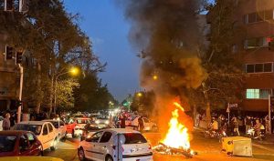 إيران على صفيح ساخن.. احتجاجات داخلية واعتقالات واسعة، وتصعيد أمريكي مفتوح