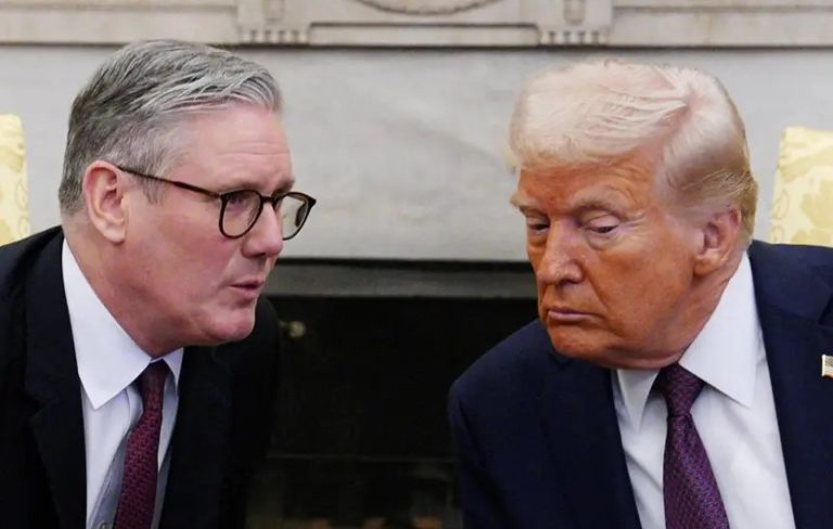 ستارمر يرفض ضغوط ترامب ويؤكد موقف بريطانيا بشأن جرينلاند