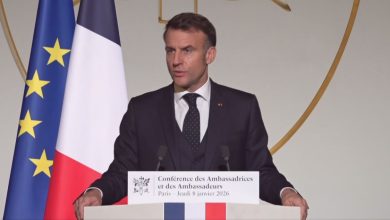 الرئيس الفرنسي يهاجم خطوات واشنطن بشأن «مادورو» وجرينلاند