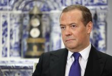 ميدفيديف يثير الجدل: جرينلاند على طاولة النقاش بدل أوكرانيا في دافوس