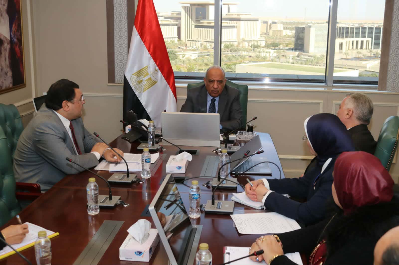 وزير الكهرباء يتابع خطة العمل لتحقيق الاستدامة المالية