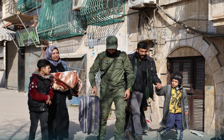 سوريا.. الداخلية تتخذ إجراءات عاجلة ومحافظ حلب يدعو المدنيين للخروج