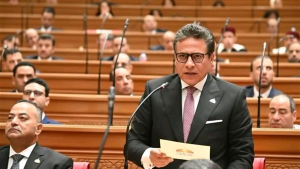 تحرك برلماني عاجل بشأن جمارك الهواتف المحمولة للقادمين من الخارج: “فرقوا بين الاستخدام الشخصي والتجارة”