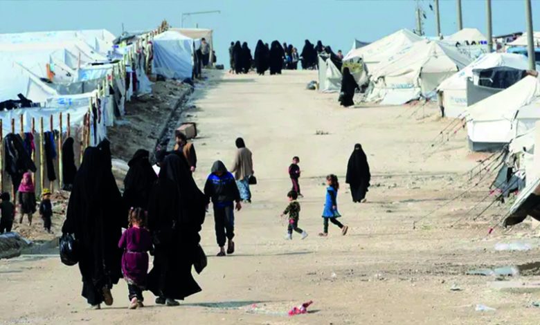 «قسد» تبرر انسحابها من مخيم الهول.. والجيش السوري يتهمها بإطلاق عناصر داعش