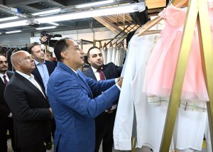 مدبولي يفتتح مصنع “وامي فاشون” باقتصادية السويس