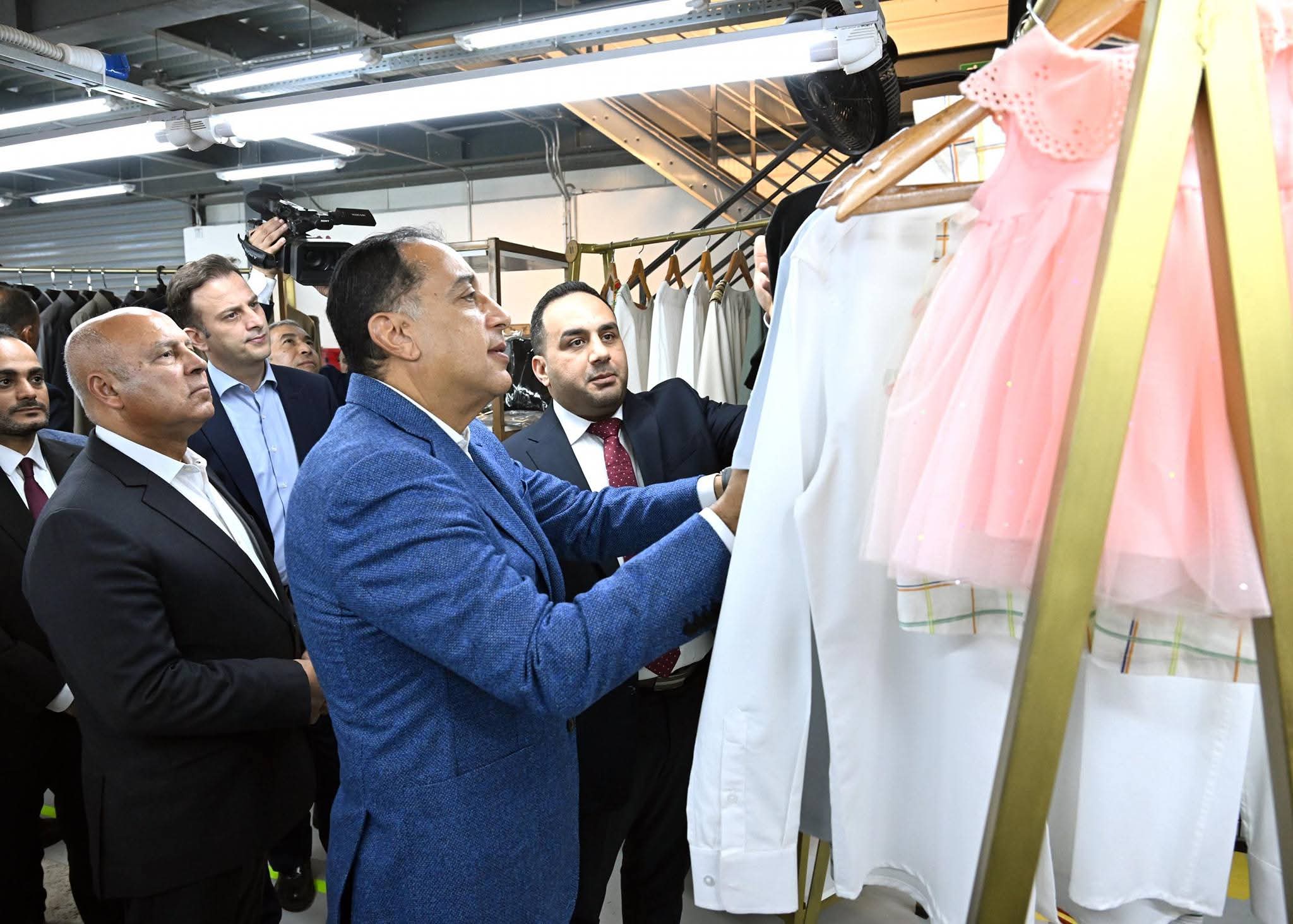 مدبولي يفتتح مصنع “وامي فاشون”  باقتصادية السويس