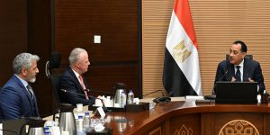 رئيس الوزراء يبحث تعزيز الشراكة مع  شركة “بوينج”