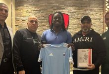 لاعب غزل المحلة الجديد مع مسئولي النادي