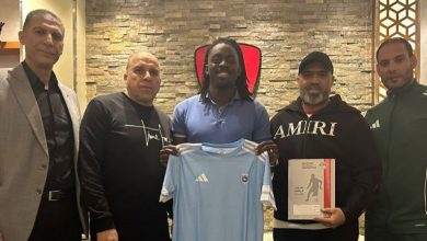 لاعب غزل المحلة الجديد مع مسئولي النادي