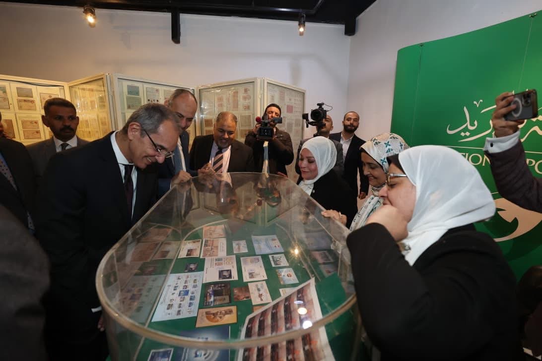 فى إطار الاحتفال بيوم البريد المصرى.. وزير الاتصالات يتفقد أجنحة معرض الرواد السنوى لهواة جمع الطوابع 2026