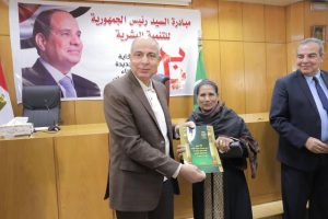 محافظ المنيا يستجيب لشكوى مواطنة ويوجه بتوصيل الكهرباء لمنزلها