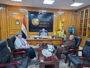 رئيس جامعة المنيا يبحث مع وفد «القومي للمرأة» تعزيز الشراكة والتعاون