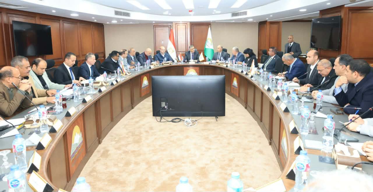 محافظ الجيزة يعقد لقاءً مع نواب وشيوخ شمال الجيزة لبحث مشكلات المواطنين