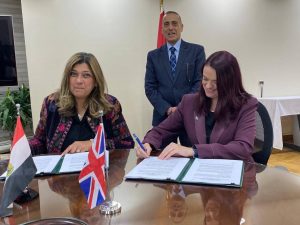 مصر والمملكة المتحدة تبحثان تحديث اتفاقية النقل الجوي وتوقّعان بالأحرف الأولى مذكرة تفاهم لزيادة التشغيل بين الجانبين