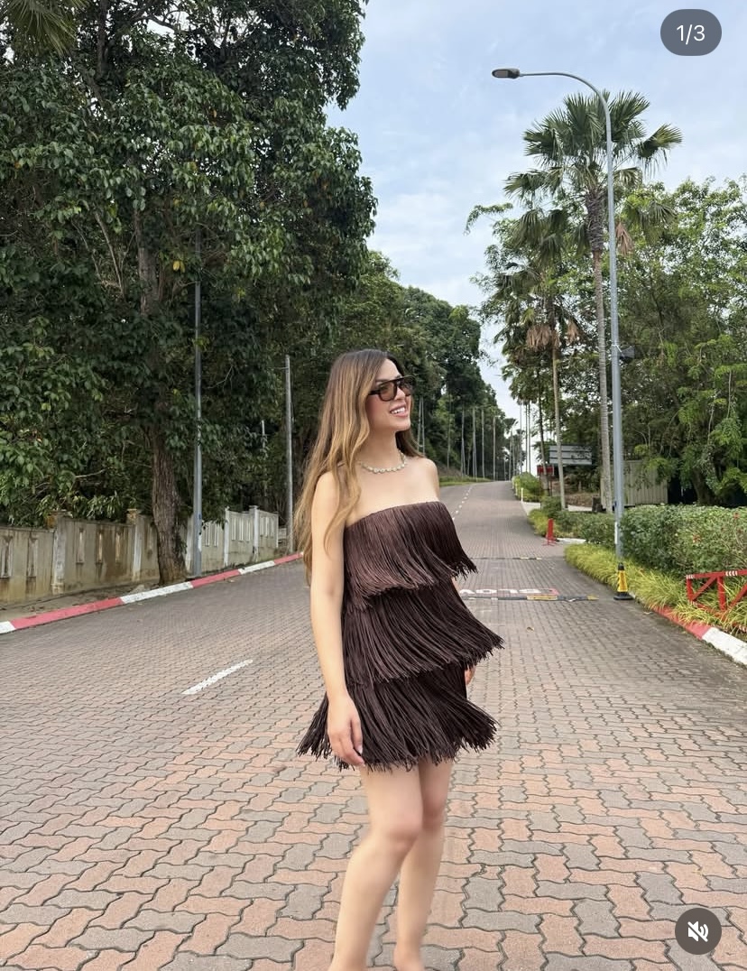 شاهد.. ميرنا جميل بإطلالة أنثوية بعد إنتهاء تصوير” الكينج” بماليزيا