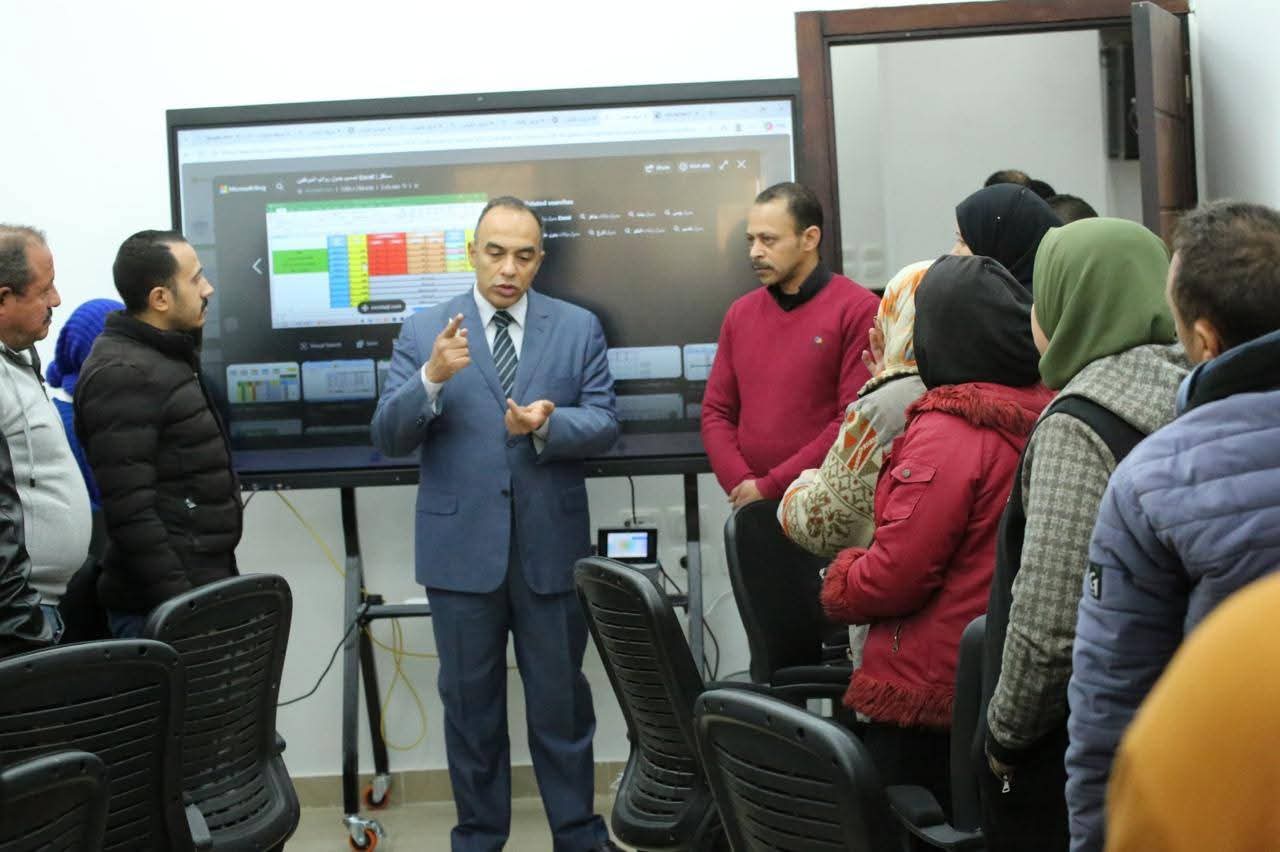 ​تأهيل الموظفين على تكنولوجيا المستقبل في مجمع الذكاء المكاني