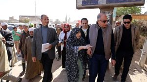 محافظ المنيا يلبي نداء مواطنة ويأمر بترميم منزلها