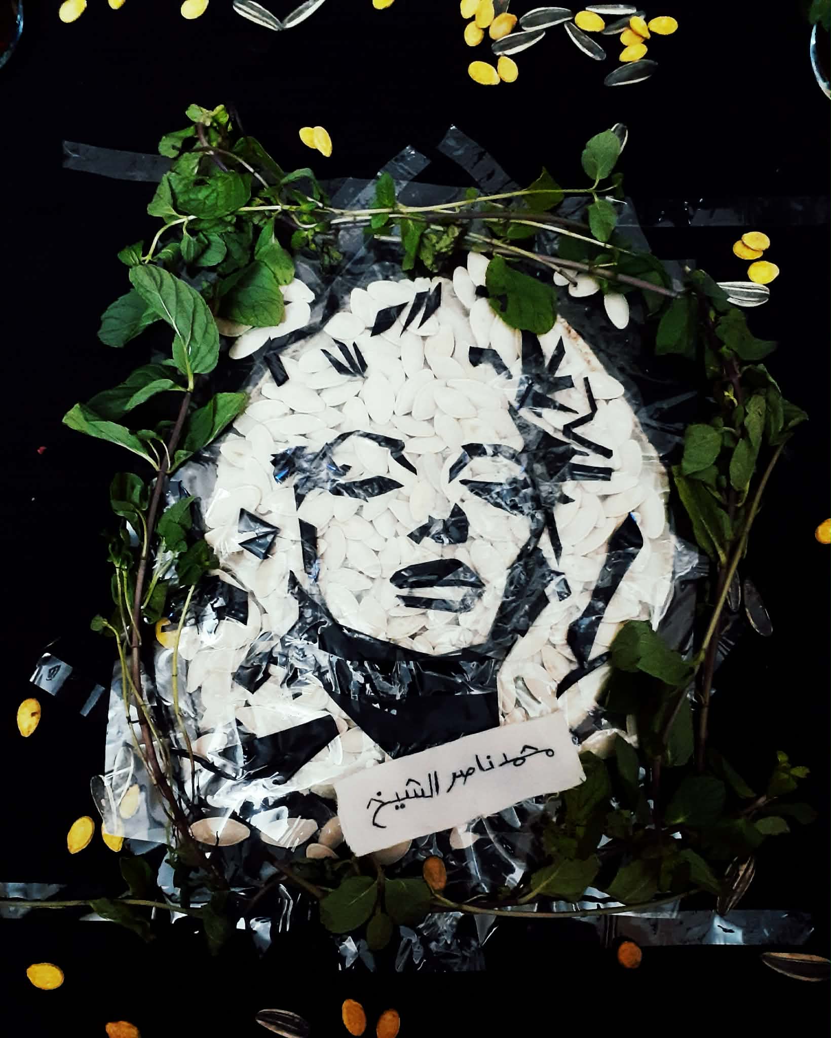 خارج الصندوق.. كيف كسر محمد ناصر قاعدة الرسم بالريشة ليستخدم “النعناع واللب الأبيض”