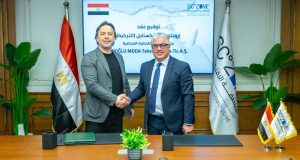 رئيس اقتصادية قناة السويس يوقع عقد “أوروجلو مودا تكستايل” التركية