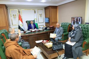 محافظ الجيزة يكرم المتميزين في إدارة الحملة بالديوان العام والجهات التابعة