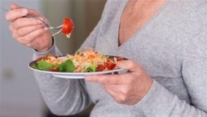 أغذية يحتاجها كبار السن لتعزيز المناعة للحفاظ على صحة العظام والعضلات