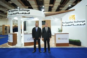الدكتور إسلام عزام يفتتح جناح البورصة المصرية في معرض الكتاب 2026
