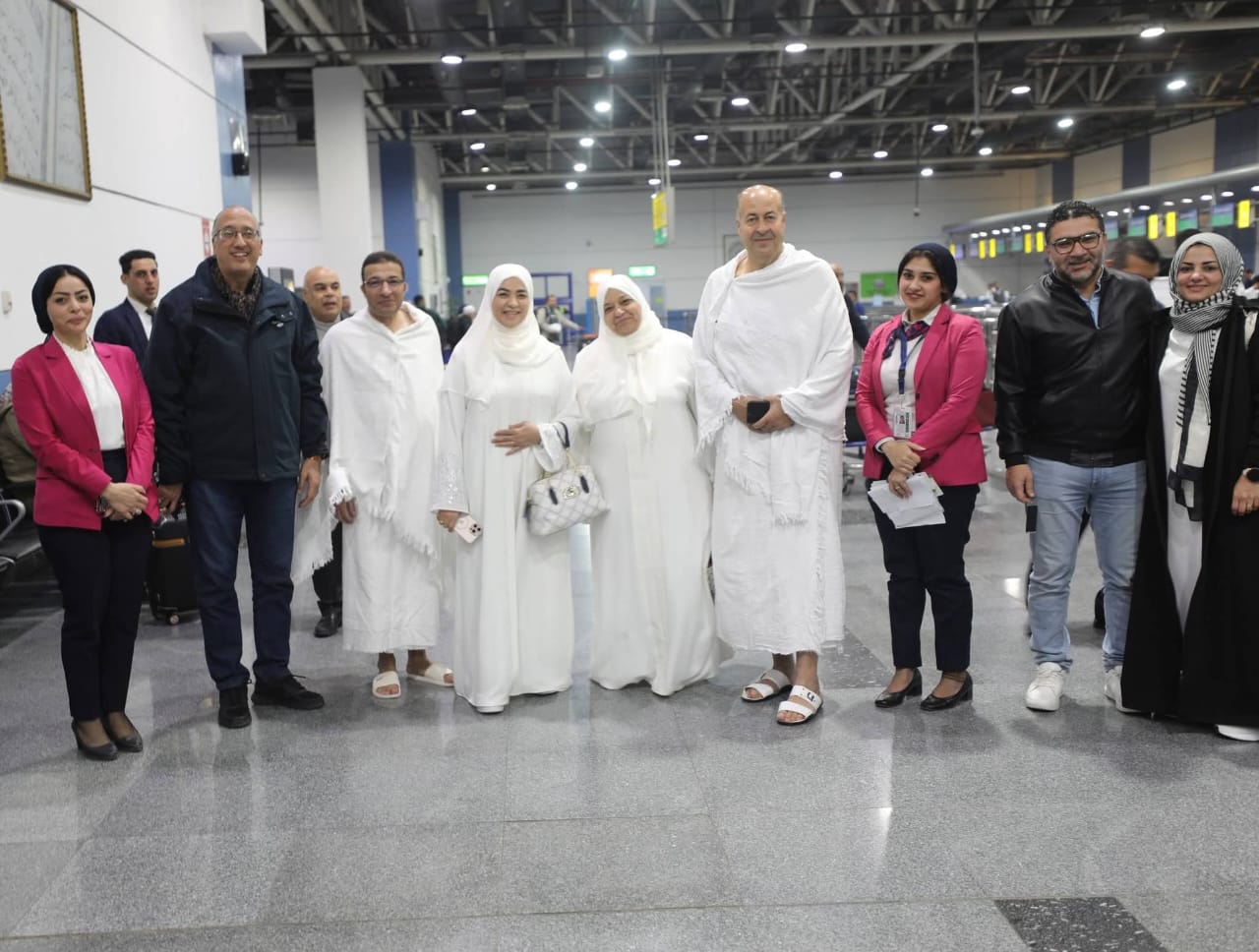 مطار القاهرة يودع أولي أفواج عمرة لجنة النشاط الرياضي بشركة الميناء
