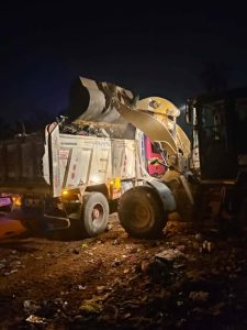 الجيزة: رفع 500 طن مخلفات من شارع الشباب بالهرم