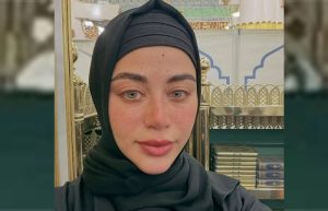 “يارا السكري” تشارك جمهورها لحظات روحانية من الروضة الشريفة