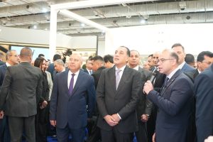 رئيس الوزراء يتفقد جناح هيئة الرقابة المالية بمعرض القاهرة الدولي للكتاب