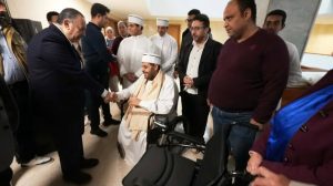 تسليم كرسي متحرك كهربائي لمواطن من ذوي الإعاقة بأسيوط