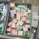 ضبط راكب حاول تهريب ألف سماعة أذن في مطار سفنكس