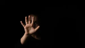 حبس عامل توصيل 4 أيام على ذمة التحقيق لاتهامه بالتحرش بفتاتين في مدينة السلام