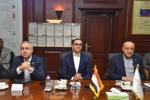 بحضور المحافظ.. وزير الاستثمار يعقد لقاءً مع مستثمري محافظة الأقصر