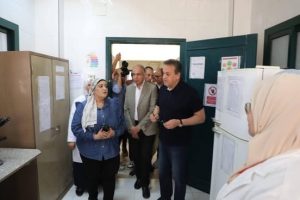 أبرزها انطلاق التأمين الصحي الشامل.. محافظ المنيا يستعرض إنجازات القطاع الصحي خلال 2025