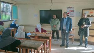 وكيل تعليم أسيوط يتفقد لجان امتحانات الشهادة الإعدادية بمدارس الغنايم