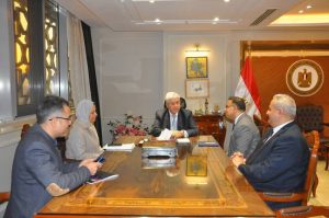 وزير التعليم العالي يبحث مع رئيس جامعة ولفرهامبتون فرص التعاون العلمي