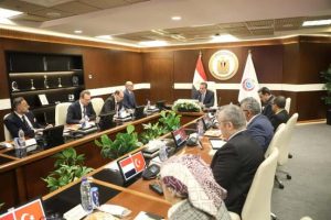 نائب وزير الصحة يبحث مع وفد تركي تنفيذ مدينة العاصمة الطبية